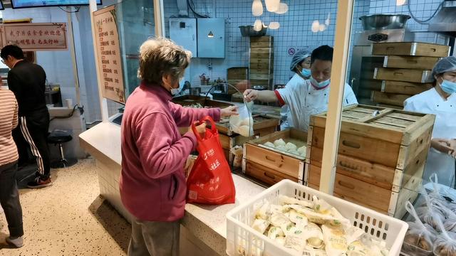 上海人在家门口的，上海打造的老年人社区食堂