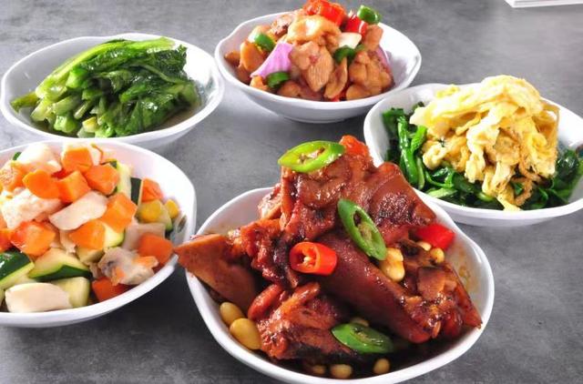 上海人在家门口的，上海打造的老年人社区食堂