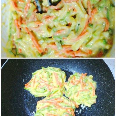西葫芦鸡蛋饼最简单做法，简单又好吃的西葫芦鸡蛋饼这么做大人孩子都爱吃