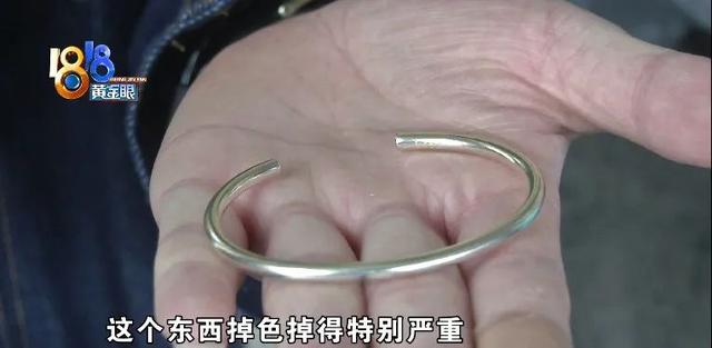 “耐克”新鞋是真是假，小伙辨别首先靠“闻” 七夕送女朋友什么礼物好最有