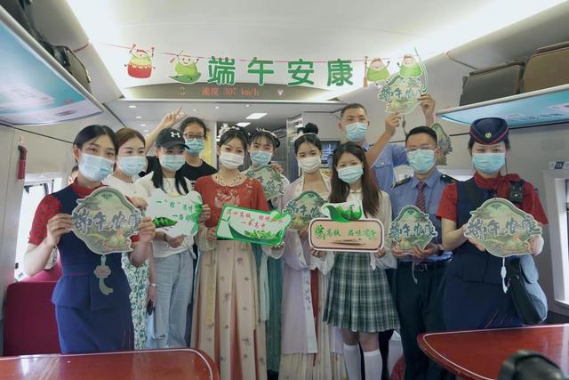 武汉到长沙高铁，武汉至长沙南始发高铁时刻表（坐着高铁去春游）