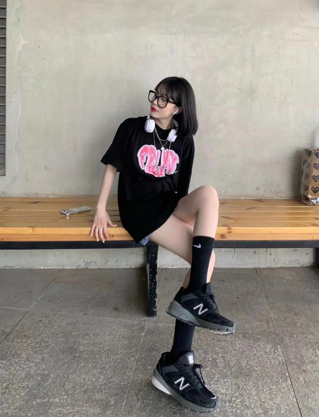 SNKR Girls送鞋丨翘臀还是长腿？球鞋女生们纷纷在夏天展示了自己的“隐藏级”