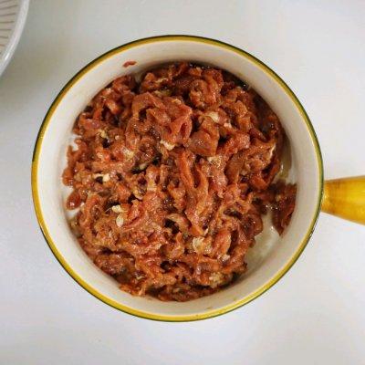 炒牛肉丝的做法，青椒爆炒牛肉丝的家常做法