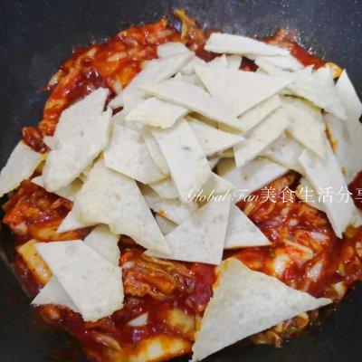 韩国美食芝士鱼饼，云吃韩国街边美食-辣白菜炒鱼饼