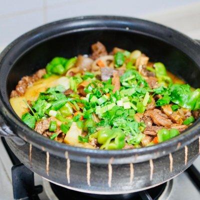 最简单的牛杂煲做法，厨娘教你一招巧做牛杂煲