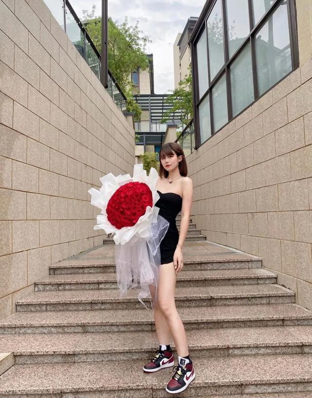 SNKR Girls送鞋丨肤白貌美很抗晒！球鞋女生们在夏天顶着太阳也要秀出自己的火