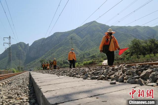 瓦日货运铁路线路图，瓦日铁路增开12对货车保