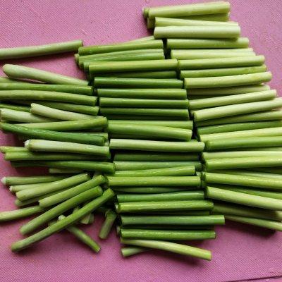 海鲜菇炒什么好吃，海鲜菇炒什么最好吃（美食推荐：海鲜菇炒鸡腿）