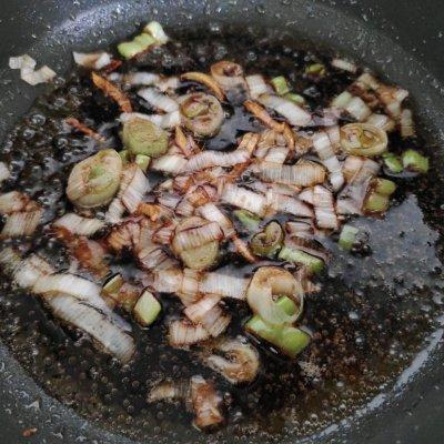 海鲜菇炒什么好吃，海鲜菇炒什么最好吃（美食推荐：海鲜菇炒鸡腿）