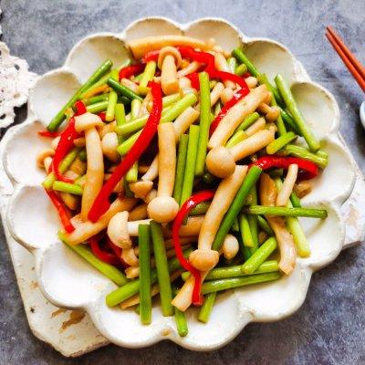 海鲜菇炒什么好吃，海鲜菇炒什么最好吃（美食推荐：海鲜菇炒鸡腿）