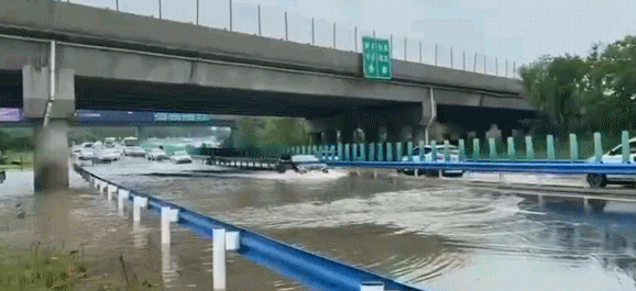 新乡暴雨安阳，新乡遭遇特大暴雨
