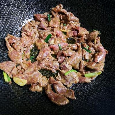 青椒炒牛肉怎么做好吃简单，青椒牛肉片这样做更好吃