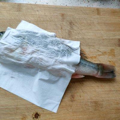 清蒸鲈鱼正宗做法，清蒸鲈鱼的正宗方法（清蒸鲈鱼的做法）