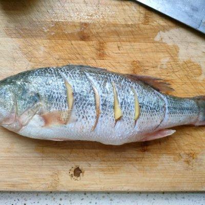 清蒸鲈鱼正宗做法，清蒸鲈鱼的正宗方法（清蒸鲈鱼的做法）