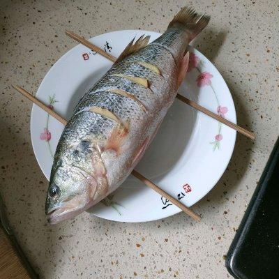 清蒸鲈鱼正宗做法，清蒸鲈鱼的正宗方法（清蒸鲈鱼的做法）