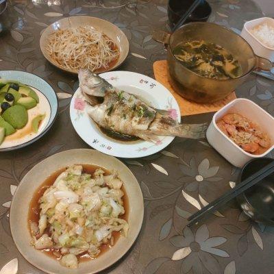 清蒸鲈鱼正宗做法，清蒸鲈鱼的正宗方法（清蒸鲈鱼的做法）