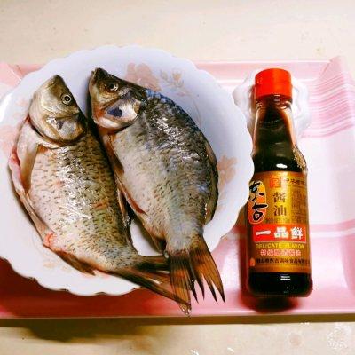 香葱烤鲫鱼简单做法，葱烤鲫鱼的做法