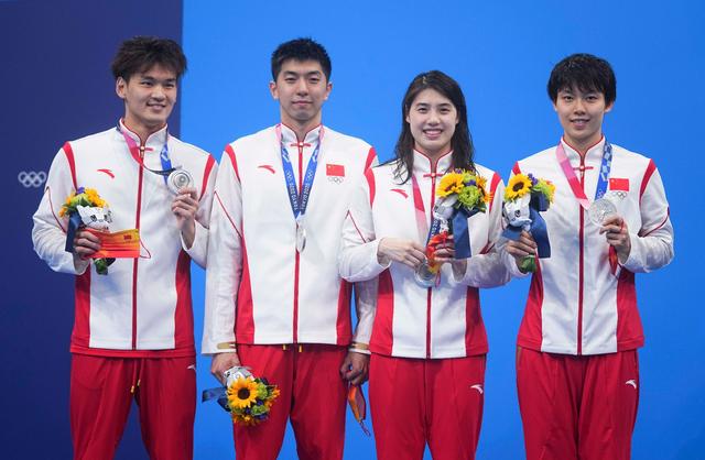跳水运动员谢思埸摘金，杨浚瑄谢思埸施廷懋