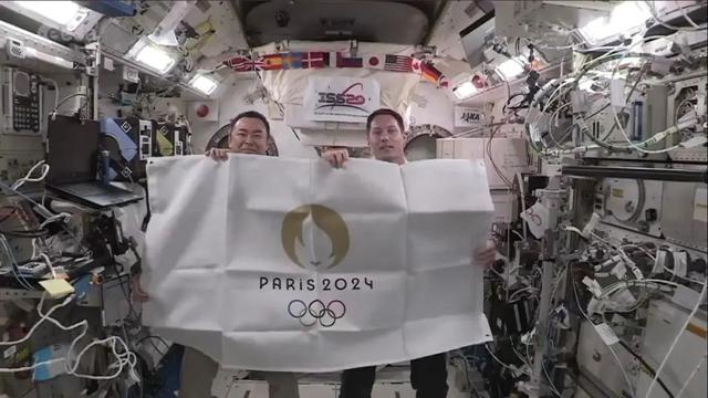 苏炳添属于五星红旗亮相闭幕式，苏炳添父亲？