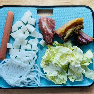 腊排骨火锅的做法，腊肉火锅做法图解（腊排骨火锅的家常做法）