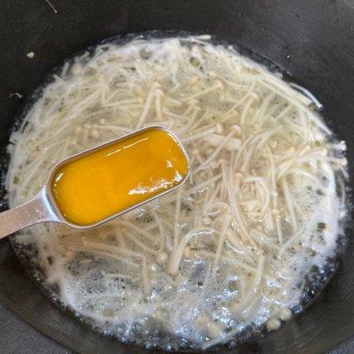 酸汤肥牛卷片家常做法，超经典的酸汤肥牛片在家也能做