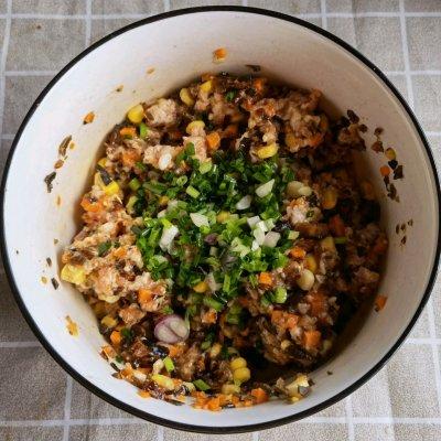 玉米猪肉馅饺子，猪肉玉米馅儿的饺子怎么做（#不容错过的鲜美滋味#玉米鲜肉蒸饺）