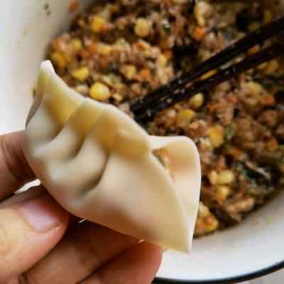 玉米猪肉馅饺子，猪肉玉米馅儿的饺子怎么做（#不容错过的鲜美滋味#玉米鲜肉蒸饺）