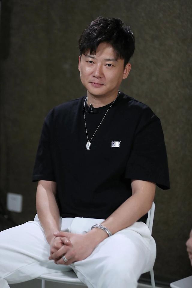 最新娱乐明星八卦，近十年娱乐圈都有哪些八卦（女星生子、顶流结婚、陪睡领导）