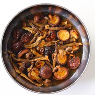 菌菇鸡汤的做法，简单菌菇鸡汤做法（自制菌菇鸡汤再也不用买了）