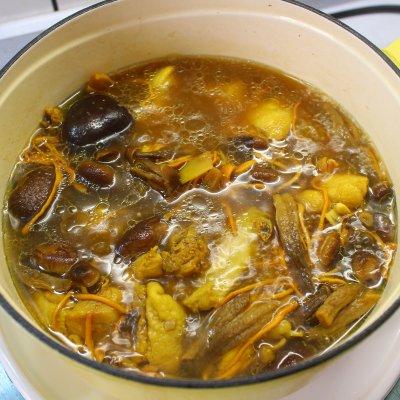 菌菇鸡汤的做法，简单菌菇鸡汤做法（自制菌菇鸡汤再也不用买了）