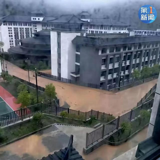 陕西进入多雨时段局地有大暴雨，陕西多地暴雨交通中断