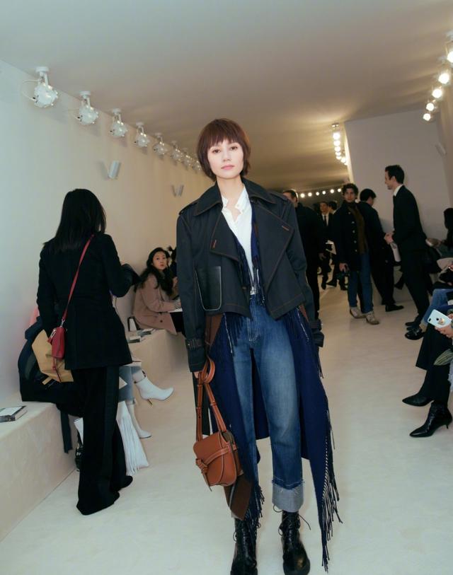 袁泉的女儿生活照，夏雨与好友热聊她耐心等候超甜