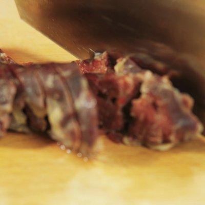 家常腊肉炒萝卜干怎么做，三分钟做好腊肠炒萝卜干