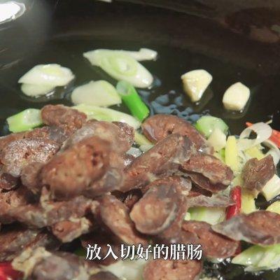 家常腊肉炒萝卜干怎么做，三分钟做好腊肠炒萝卜干