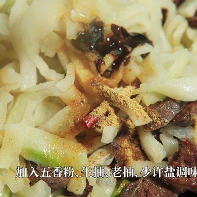 家常腊肉炒萝卜干怎么做，三分钟做好腊肠炒萝卜干