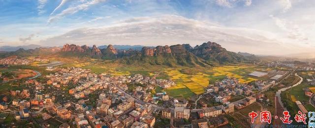 冠豸山站在哪里，因为这条铁路我认识了这个