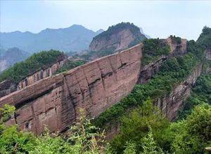 冠豸山站在哪里，因为这条铁路我认识了这个
