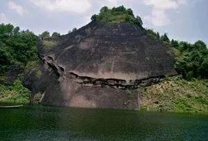 冠豸山站在哪里，因为这条铁路我认识了这个