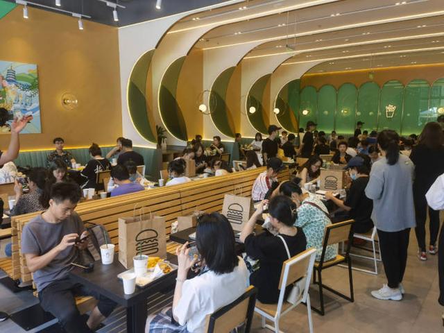 拉丝热狗探店，又一家知名洋快餐开来杭州