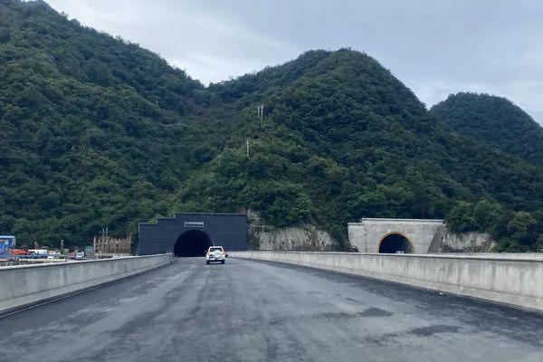 河南第一条免费高速公路是哪一个，河南最美高速和