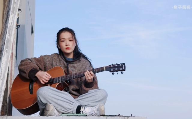 清华大学华智冰是机器人吗（虚拟学生华智冰弹唱）