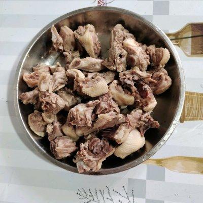 干竹笋红焖鸭不可错过，家常菜肴笋干烧鸭