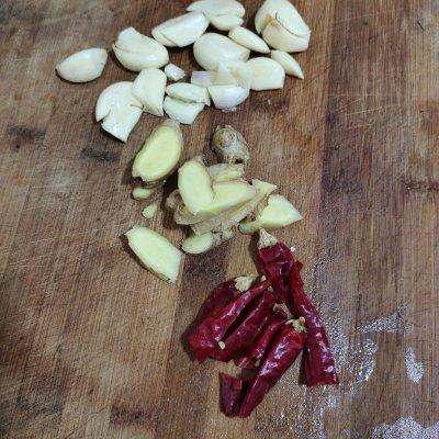 干竹笋红焖鸭不可错过，家常菜肴笋干烧鸭