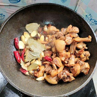 干竹笋红焖鸭不可错过，家常菜肴笋干烧鸭