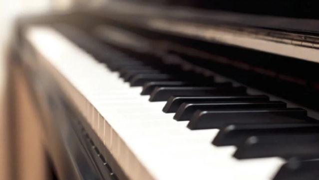 李云迪和郎朗有什么关系，双手出镜真人不敢露脸