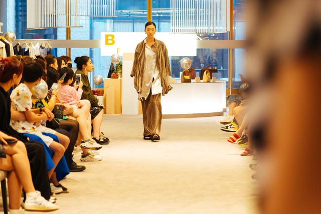 什么是funky 穿搭，一见钟情的夏日复古风穿搭