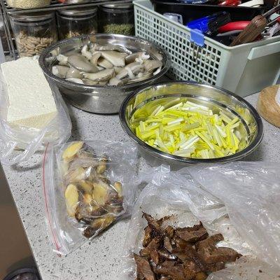 蘑菇炖豆腐怎么做好吃，大厨教你做蘑菇炖豆腐