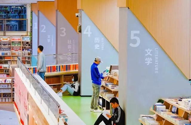 书店突然变了样，承载二十余年回忆的盛世情书店正式关张