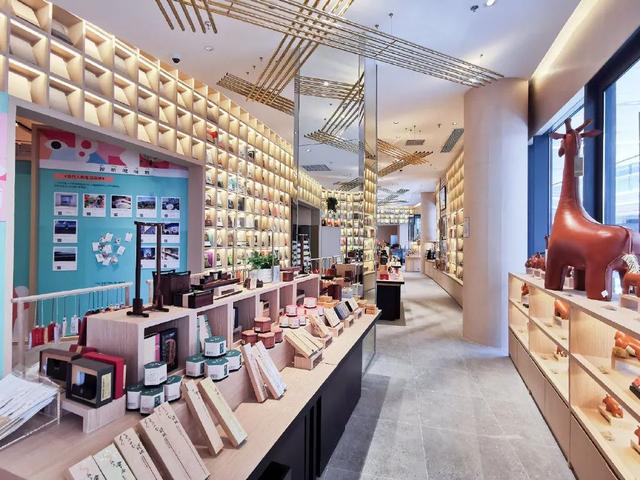 书店突然变了样，承载二十余年回忆的盛世情书店正式关张