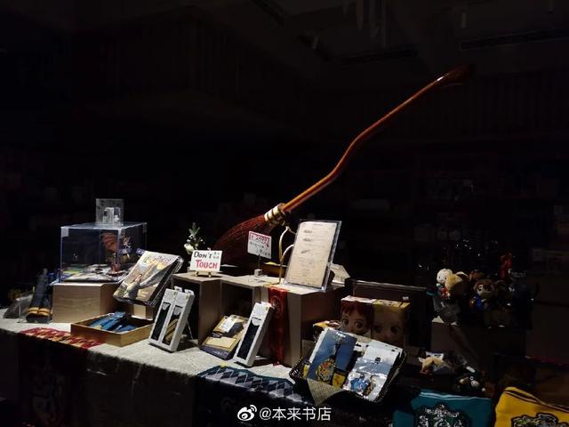 书店突然变了样，承载二十余年回忆的盛世情书店正式关张